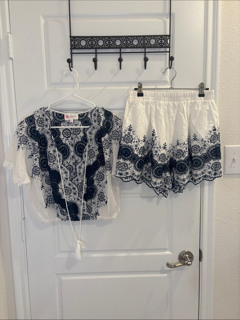 L’ATISTE White Navy Embroidered Lace Matching Set Boho Shorts & Top Size M